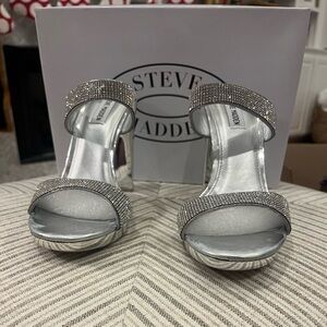 Steve Madden Glassy -R Rhinestone Size 8.5 Heels, New in the Box